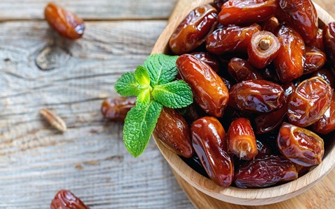 تصویر 4 از قیمت خرما پیارم درجه یک با کیفیت ارزان + خرید عمده