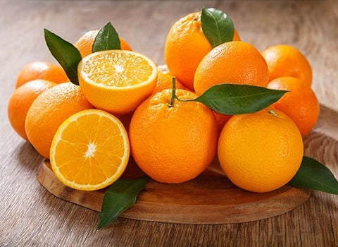 پرتقال والنسیا آبدار با طعم شیرین و کیفیت ممتاز میوه‌ ها