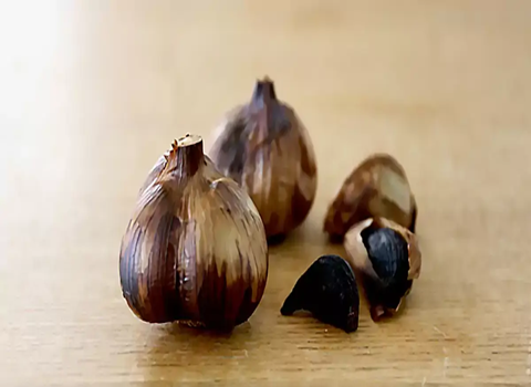 تصویر 2 از قیمت خرید سیر سیاه یزد + فروش ویژه
