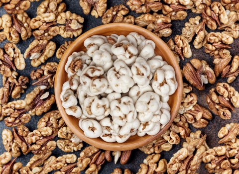 تصویر 3 از قیمت خرید نقل بیدمشک گردویی مخصوص + فروش ویژه