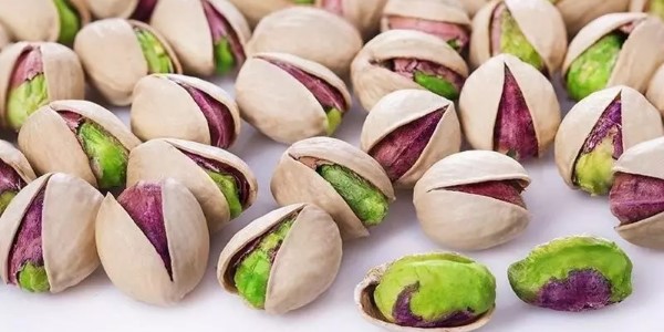 تصویر 2 از انواع پسته اکبری ریز مناسب استفاده در مناسبت های ویژه