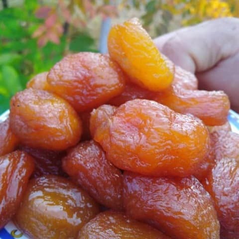 آلو بخارا ترش خشک شده با طعم اصیل و طبیعی
