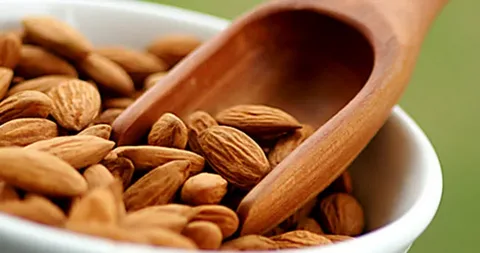 تصویر 4 از قیمت خرید بادام مامایی صادراتی + فروش ویژه