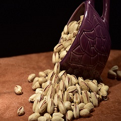 فروش عمده انواع پسته تازه (اکبری، احمد آقایی،کله قوچی،فندقی)