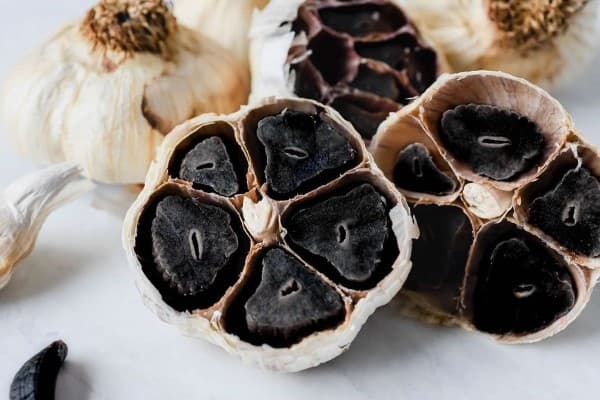 تصویر 3 از قیمت سیر سیاه فله همدان با کیفیت ارزان + خرید عمده