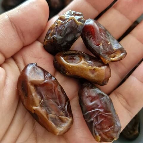قیمت خرید خرما درجه یک پیارم اصل عمده به صرفه و ارزان