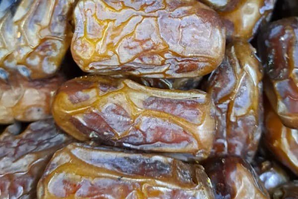 تصویر 1 از قیمت خرید خرما درجه یک پیارم اصل عمده به صرفه و ارزان
