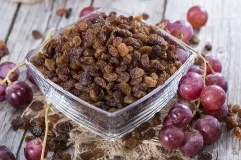 تصویر 3 از قیمت خرید کشمش پلویی آفتابی + فروش ویژه