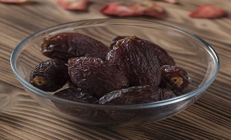 تصویر 2 از قیمت خرید خرما خشک سیاه + فروش ویژه
