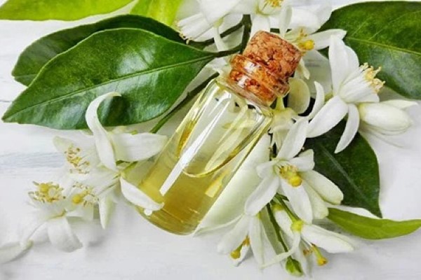 تصویر 4 از فروش عرق گیاهی بهار نارنج + قیمت خرید به صرفه