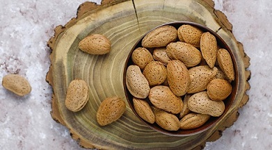 تصویر 1 از بادام درختی سنگی با پوست مناسب نگهداری طولانی ‌مدت