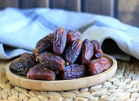 تصویر 1 از قیمت خرما پیارم درشت با کیفیت ارزان + خرید عمده