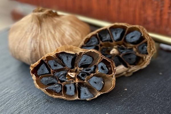 تصویر 1 از قیمت و خرید سیر سیاه شیراز + فروش ارزان