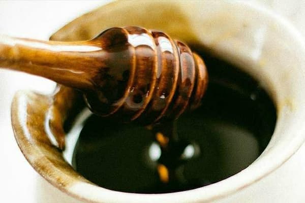 تصویر 4 از خرید عسل سیاه رنگ + قیمت فروش استثنایی