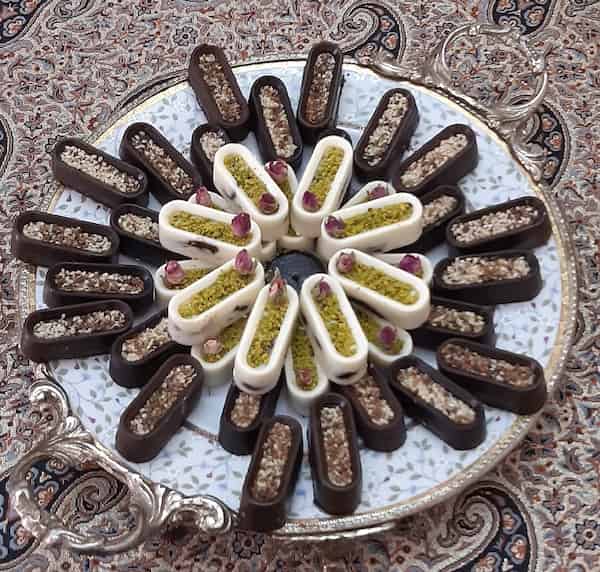تصویر 1 از قیمت و خرید خرما شکلاتی مغزدار تنگسیر + فروش ارزان