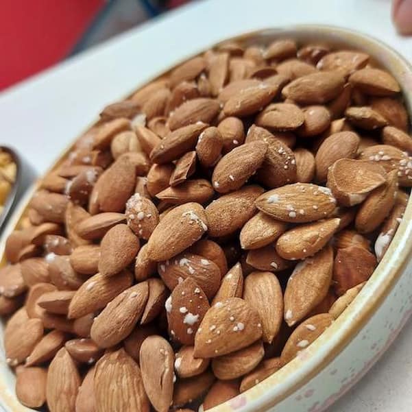 تصویر 5 از راهنمای خرید مغز بادام شور ایرانی + قیمت عالی