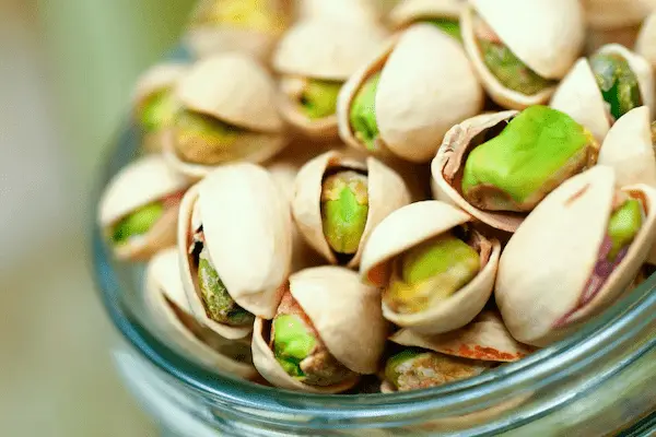 خرید پسته بادامی سفید + قیمت فروش استثنایی