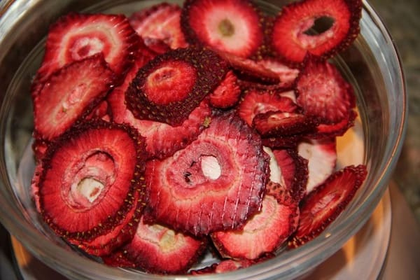 تصویر 2 از راهنمای خرید توت فرنگی خشک ورقه ای + قیمت عالی