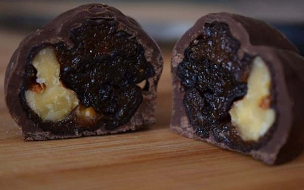 تصویر 3 از قیمت خرید خرما شکلاتی مغز دار + فروش ویژه