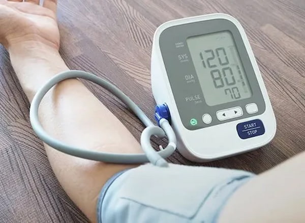 تصویر 4 از دستگاه فشار خون بازویی اندازه‌گیری مطمئن با طراحی ارگونومیک و کاربرد راحت