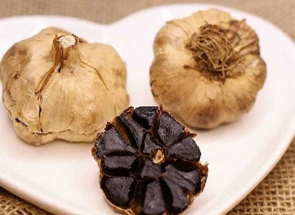 تصویر 1 از قیمت خرید سیر سیاه همدان + فروش ویژه