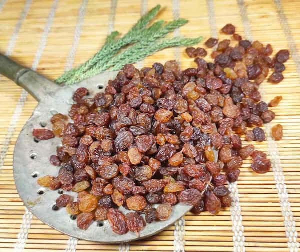 تصویر 1 از راهنمای خرید کشمش پلویی سیاه + قیمت عالی