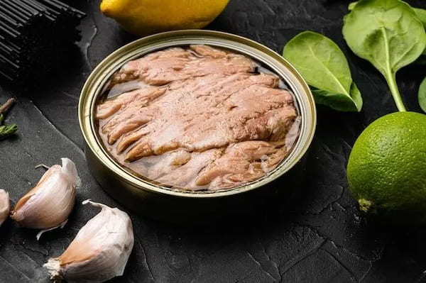 کنسرو تن‌ ماهی زرده صاتین بدون افزودنی‌ های مصنوعی
