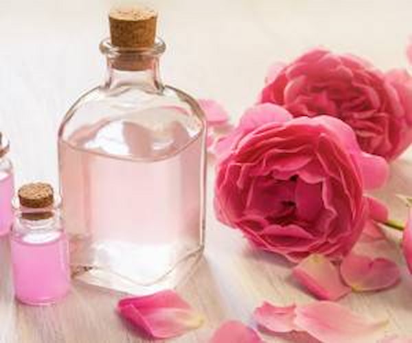 تصویر 5 از قیمت گلاب دو آتیشه کاشان + خرید باور نکردنی
