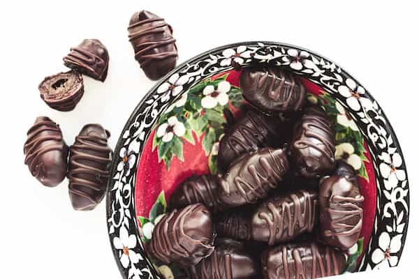 خرید و فروش خرما شکلاتی مغزدار با شرایط فوق العاده