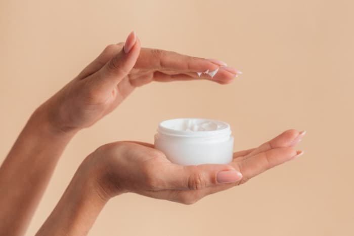 تصویر 5 از قیمت خرید کرم رفع تیرگی آرنج + فروش ویژه
