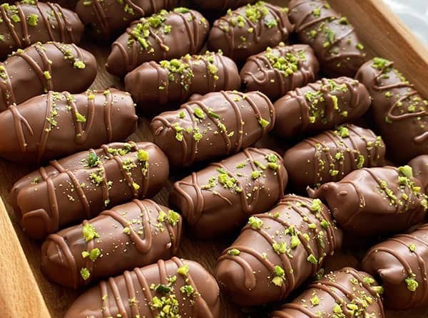 تصویر 4 از خرید خرما شکلاتی مخلوط با مغز بادام + قیمت فروش استثنایی