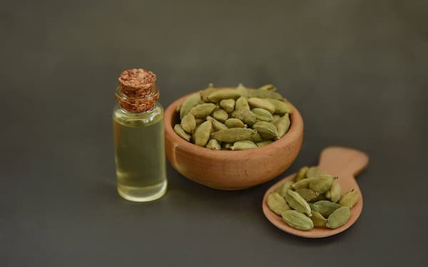 تصویر 3 از قیمت عرق هل سبز با کیفیت ارزان + خرید عمده