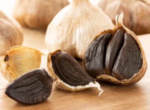 سیر سیاه آبادان مرغوب با بسته‌ بندی شیک و کیفیت تضمینی