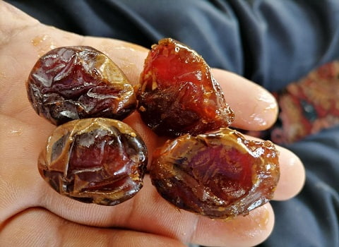 تصویر 1 از قیمت خرید خرما برحی عسلی + فروش ویژه