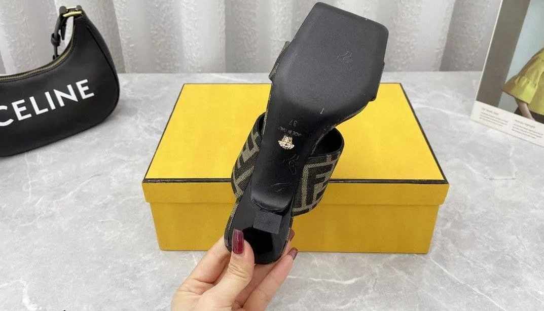 تصویر 3 از قیمت خرید صندل فندی زنانه با فروش عمده