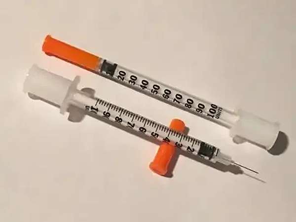 تصویر 1 از قیمت خرید سرنگ انسولین سر جدا یک میلی لیتر با فروش عمده