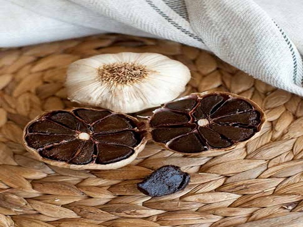 سیر سیاه تبریز تازه و سالم با عطر و طعم طبیعی