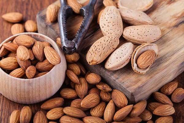 تصویر 5 از خرید و فروش بادام درختی شیرین با شرایط فوق العاده
