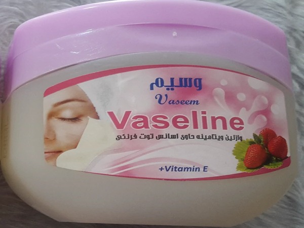 تصویر 4 از قیمت وازلین با رایحه توت فرنگی با کیفیت ارزان + خرید عمده