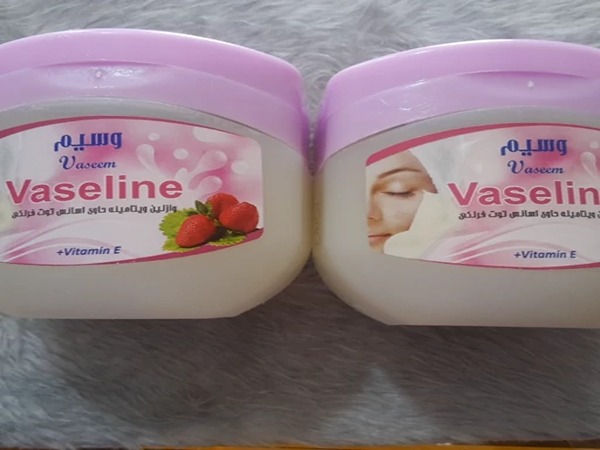 تصویر 5 از قیمت وازلین با رایحه توت فرنگی با کیفیت ارزان + خرید عمده