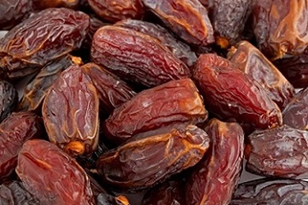 تصویر 3 از قیمت خرما پیارم شیره دار با کیفیت ارزان + خرید عمده