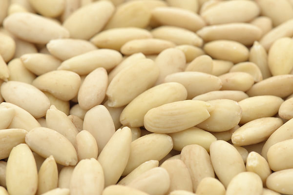 تصویر 3 از خرید بادام درختی سفید + قیمت فروش استثنایی