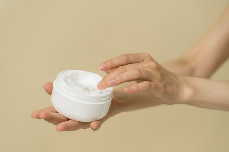 تصویر 5 از قیمت خرید کرم ضد آفتاب زیر چشم + فروش ویژه