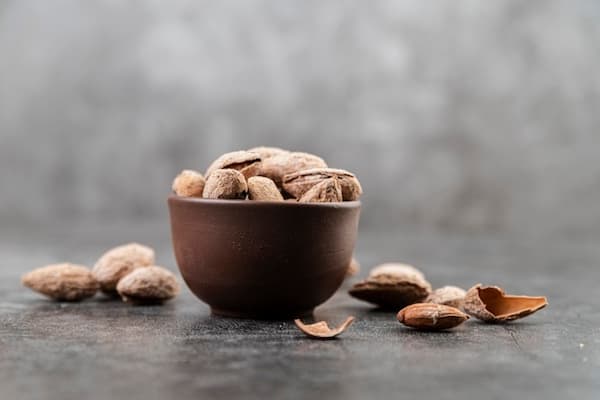 تصویر 2 از خرید بادام منقا ایرانی + قیمت فروش استثنایی