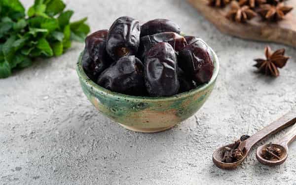 تصویر 2 از خرما پیارم اعلا با دانه درشت شیرین