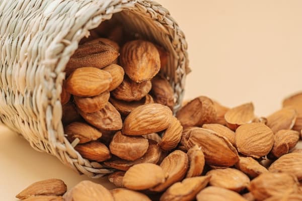 تصویر 2 از قیمت مغز بادام محلی + خرید باور نکردنی