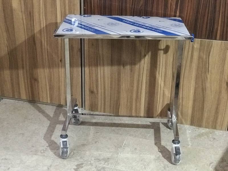 تصویر 1 از میز وسایل جراحی + فروش استثنایی
