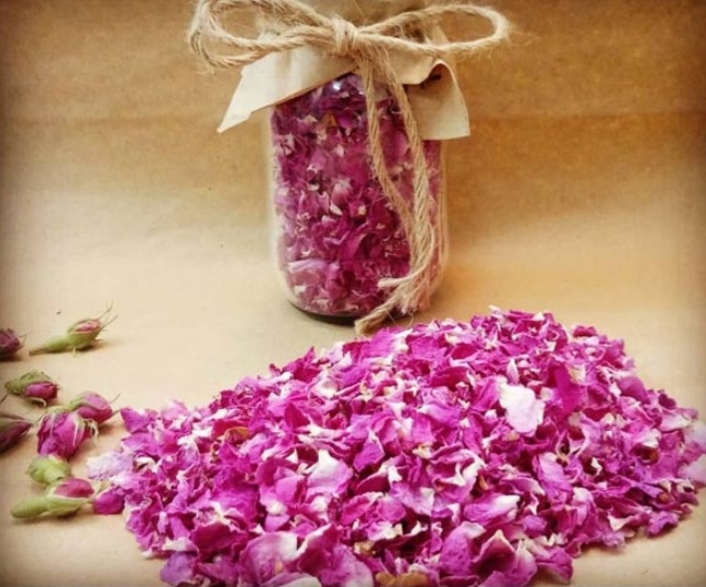 قیمت به صرفه پر گل محمدی خشک + روش های نگهداری آن