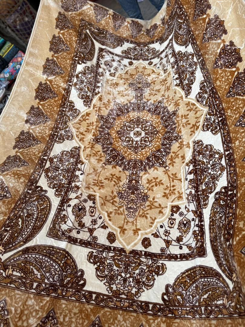 تصویر 1 از فروش عمده پتو فرشی 6 متری برند امید