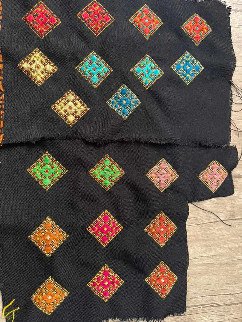 تصویر 2 از کوسن سوزن دوزی  شده
